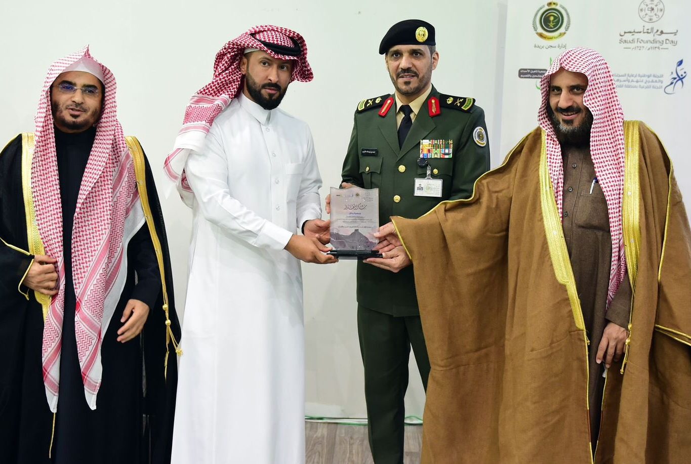 سعادة مدير عام سجون القصيم يكرم الجمعية